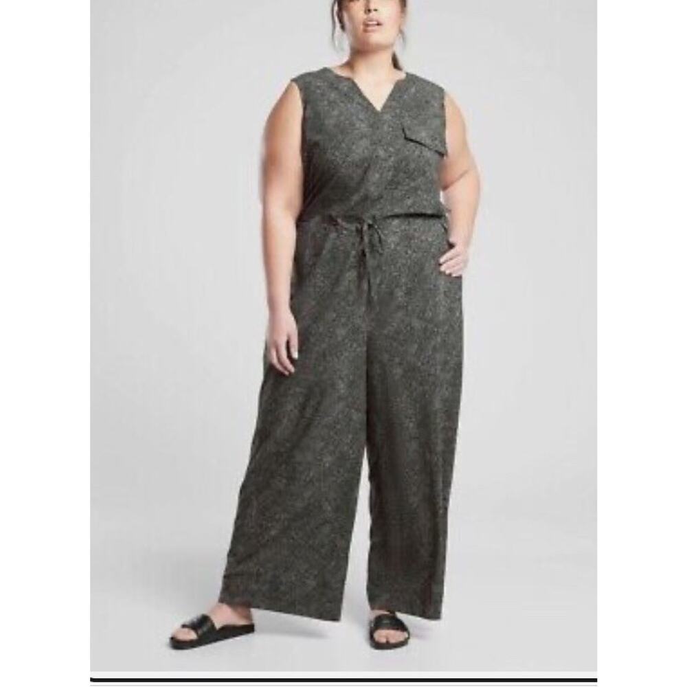 Athleta Women’s Topanga Jumpsuit Sz 2X NWOT Black Gray Jumper Tie Waist Pockets